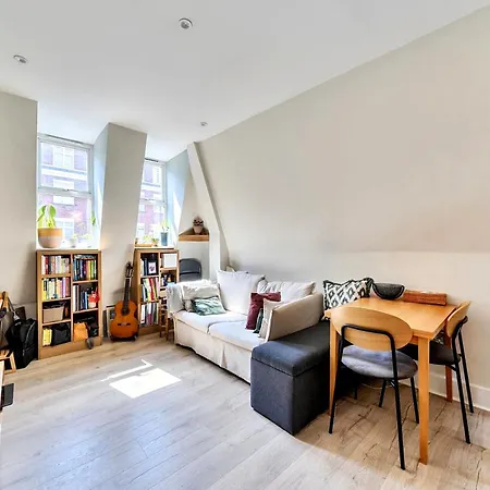 Recent Gerenoveerd In Apartment Amsterdam